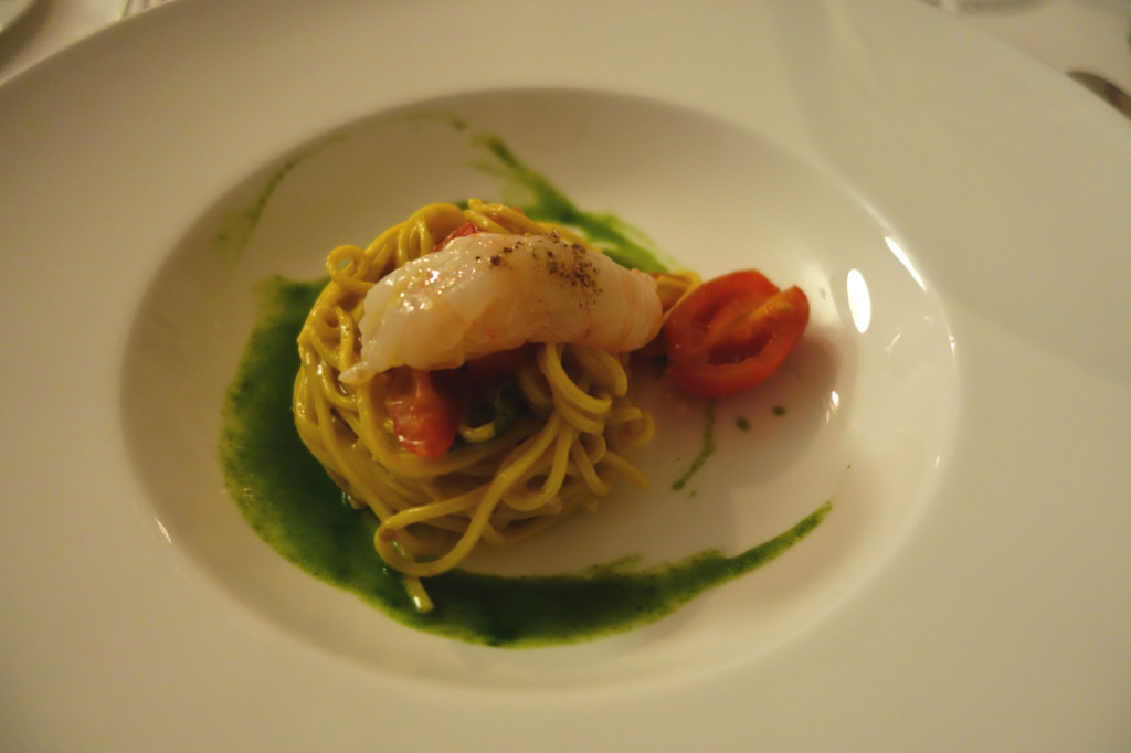 Tagliolini di pasta fresca, schampi e melanzane. Pascia à Invorio